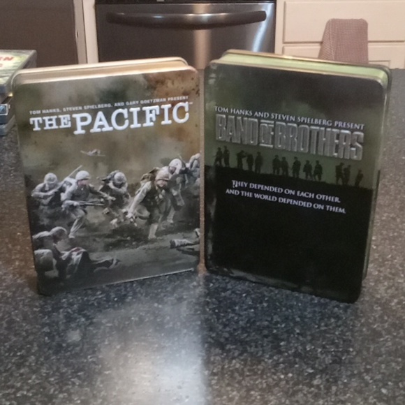 Hbo original - "Band of Brothers" and  "The Pacific" entire series in nice tin. - Picture 2 of 2